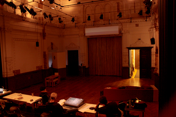 Schwarz tragen arianne vitale cardoso se